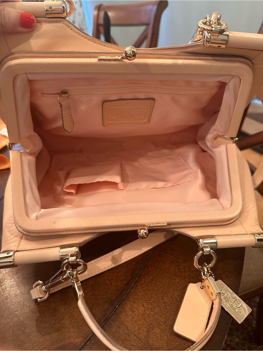 Gorgeous Coach Carrie - leather satchel in apricot F27681 *LIMITED EDITION* - Picture 4 of 5